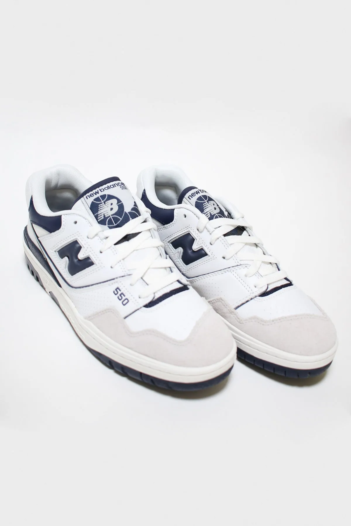 BB550 - White/Navy