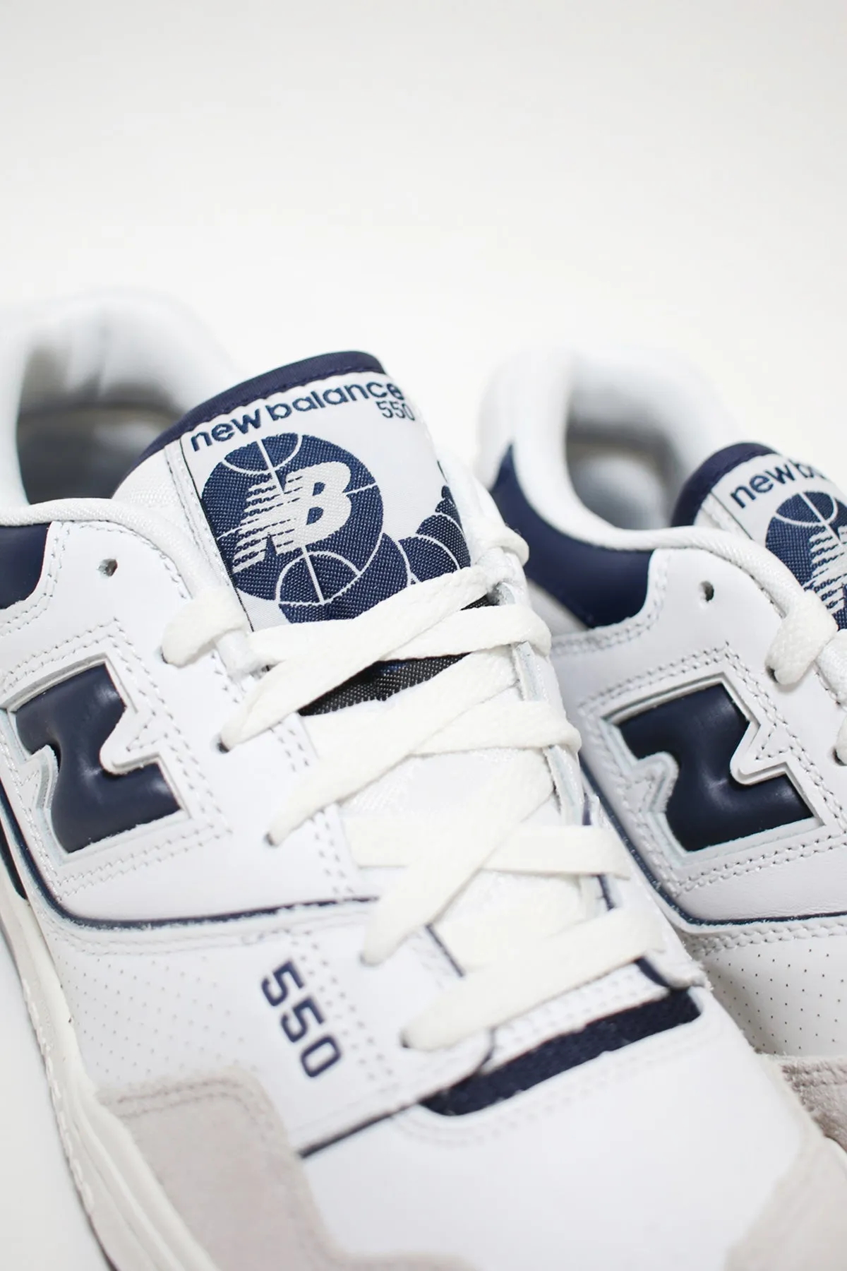 BB550 - White/Navy