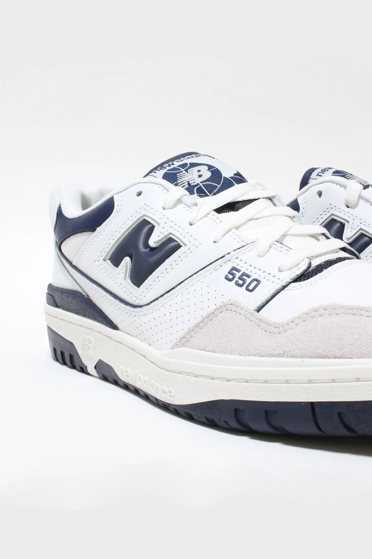 BB550 - White/Navy