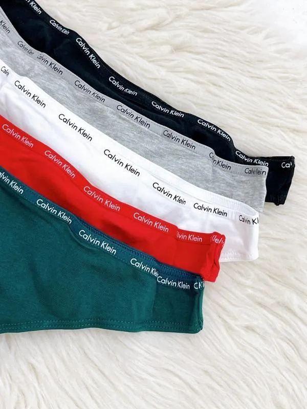 Calvin Klein Women's Signature Cotton Thong 5 Pack Panty White/Black/Grey/Red/Green QD3712-960