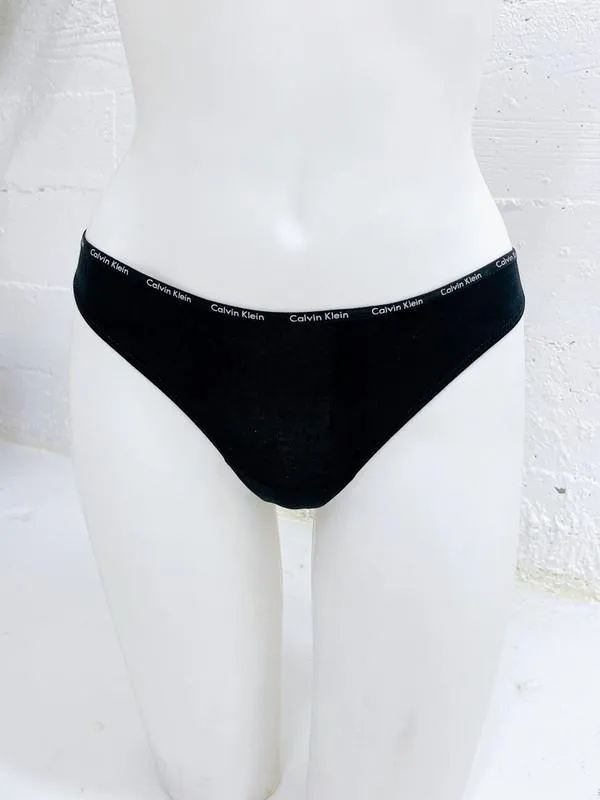 Calvin Klein Women's Signature Cotton Thong 5 Pack Panty White/Black/Grey/Red/Green QD3712-960