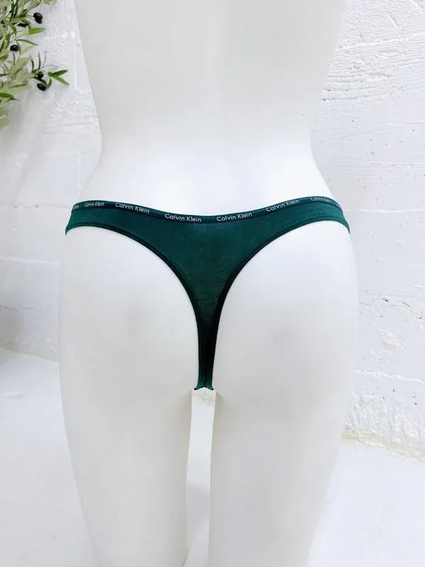 Calvin Klein Women's Signature Cotton Thong 5 Pack Panty White/Black/Grey/Red/Green QD3712-960